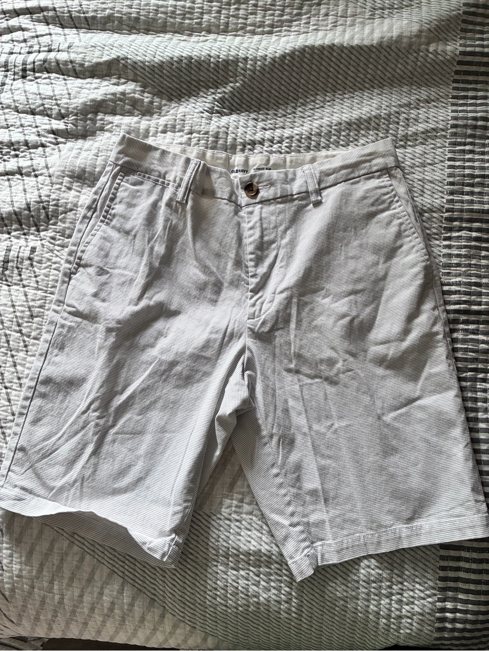 Old Navy Light Gray Men's Flat-Front Shorts